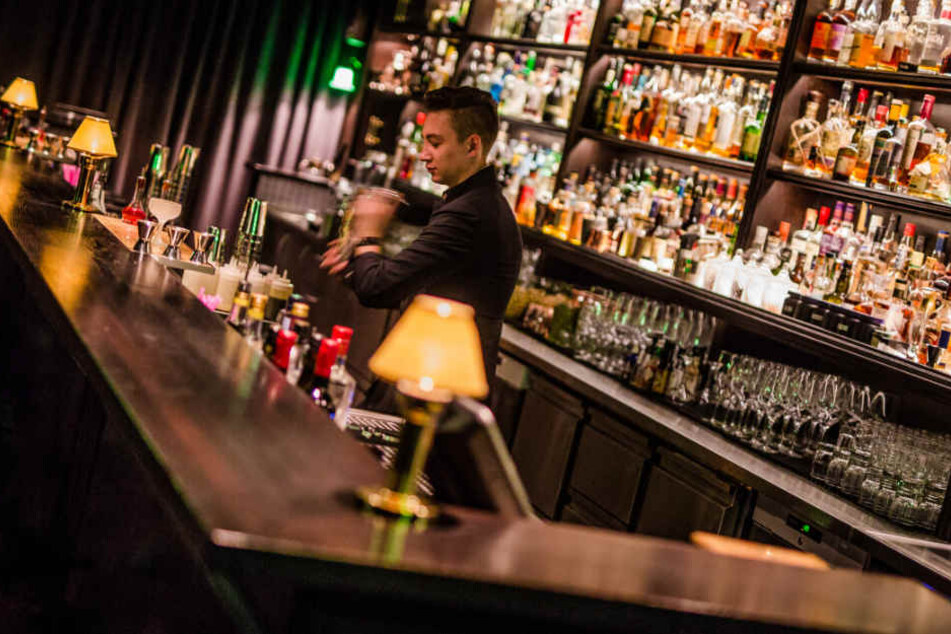 Wie aufregend: Cocktails zwei Stockwerke unter der Erde trinken