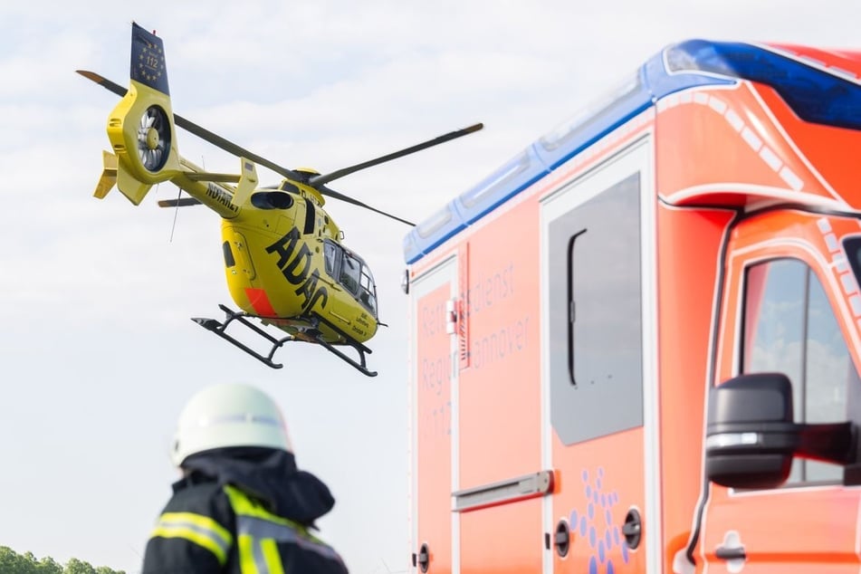 Mann balanciert betrunken auf Brückengeländer und stürzt acht Meter in die Tiefe