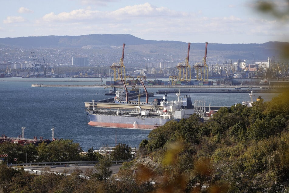 Ukraine-Krieg: Feuer in russischem Ölhafen nach ukrainischem Drohnenangriff