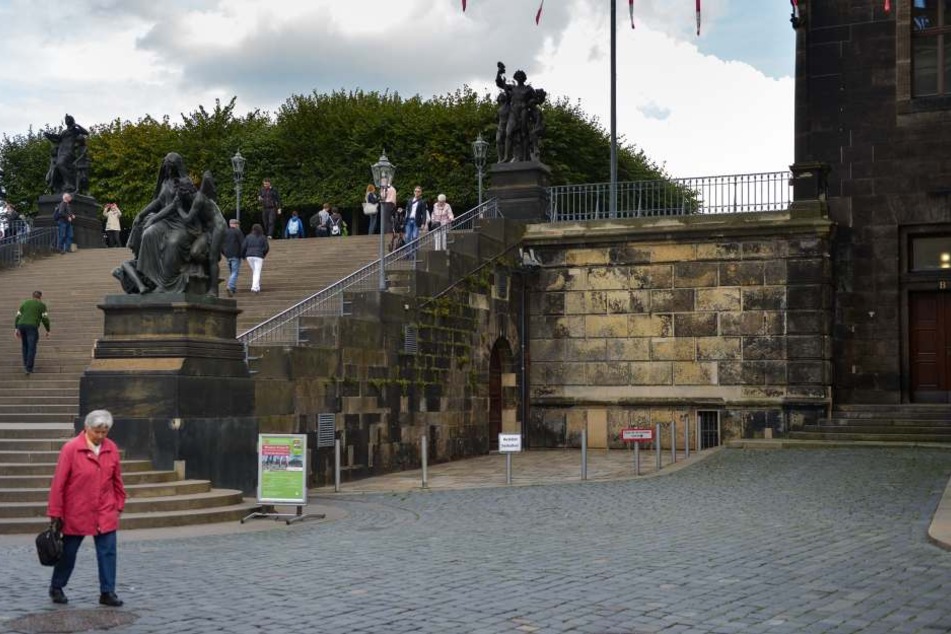 Noch müssen Besucher der Brühlschen Terrasse ihren Rollator hoch und runter tragen oder weite Umwege in Kauf nehmen.