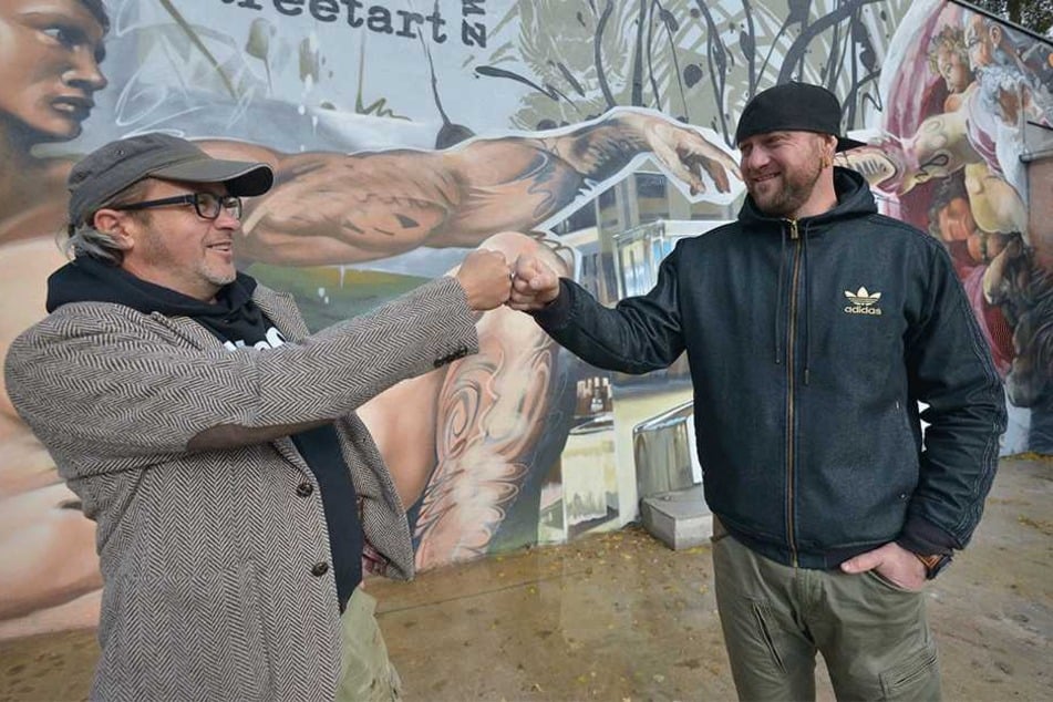 Sind stolz auf ihr Kunstwerk: Streetart-Künstler „Tasso“ alias Jens Müller
(l.) und Star-Tätowierer Randy Engelhard.