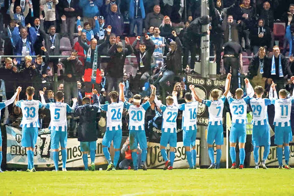 Zuletzt in Auerbach konnten die CFC-Fans mit der Mannschaft einen 2:0-Sieg feiern. Gewinnt das Team in Nordhausen erneut, ist der direkte Wiederaufstieg perfekt.