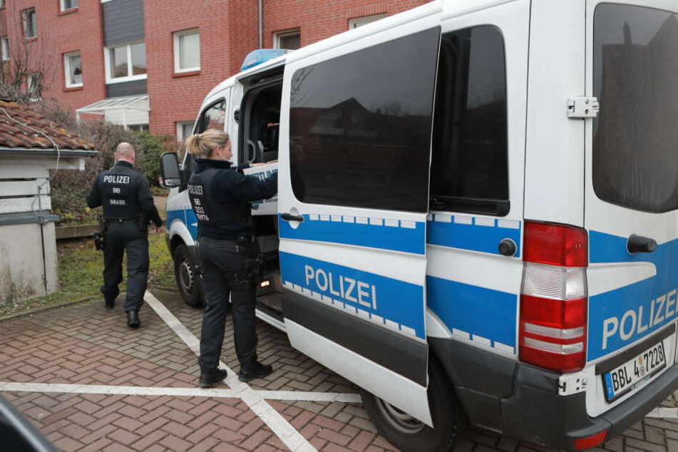 Die Polizei bei einer Razzia gegen rechte Terrorgruppen (Symbolbild)