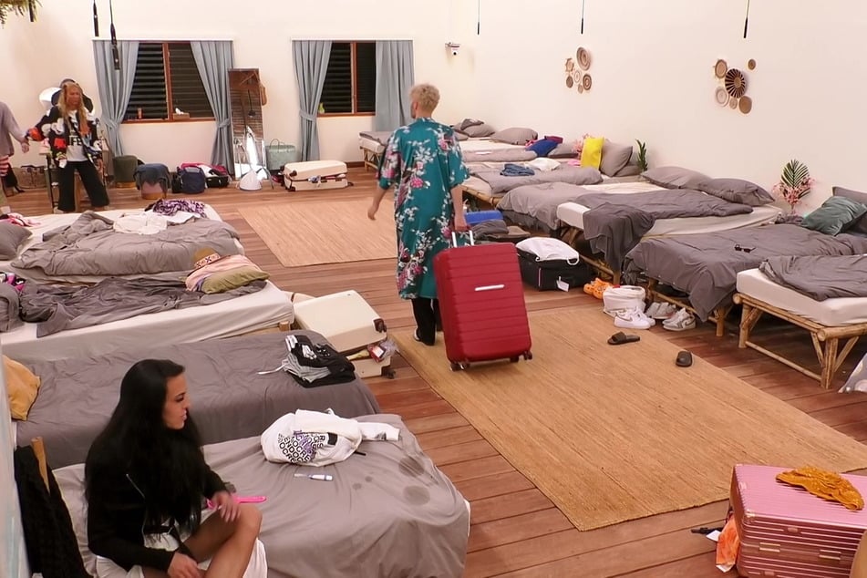 Sam Dylan (41) muss seinen Koffer abgeben.