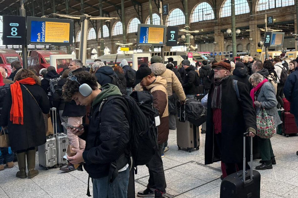 Zugverkehr im Eurotunnel lahmgelegt: Hunderte Fahrgäste stecken fest