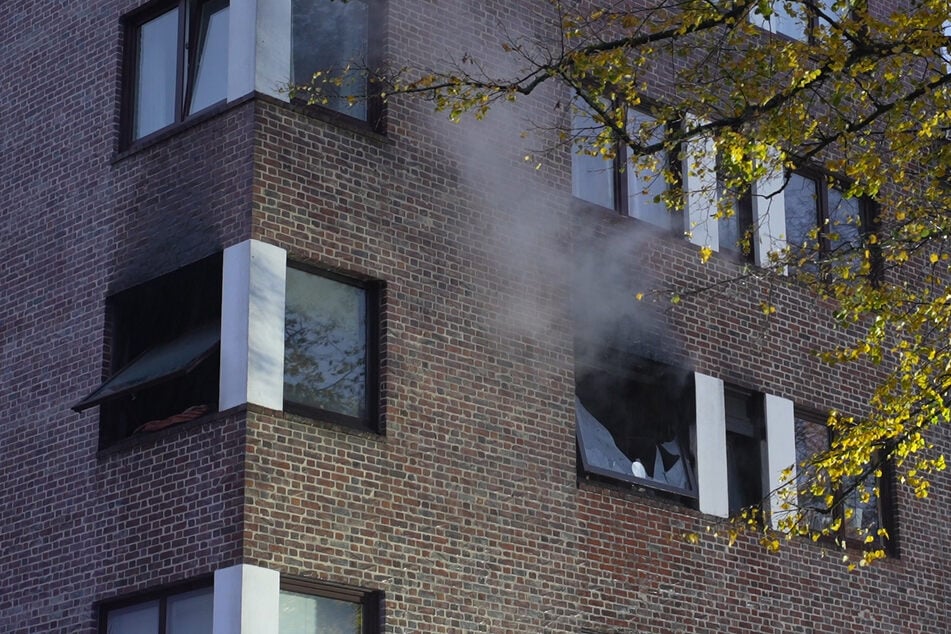 In einem Mehrfamilienhaus in Barmbek-Nord brach am Sonntagnachmittag ein Feuer aus.
