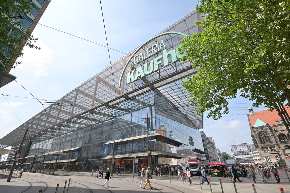 Das gläserne Kaufhaus ist auch fast zwei Jahrzehnte nach seiner Eröffnung ein architektonisches Highlight in der Innenstadt.