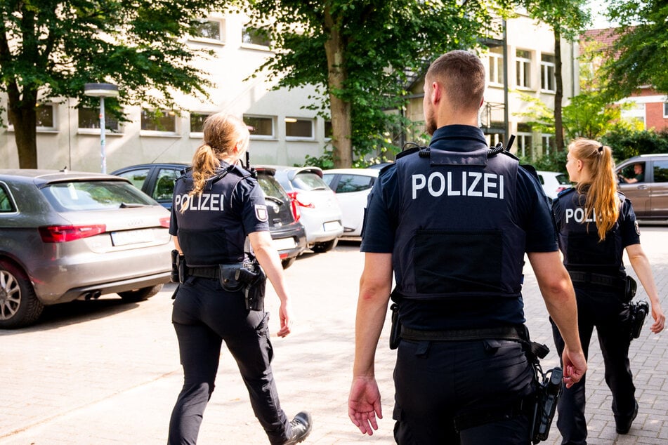 Schüler droht mit Straftat: Polizei fängt ihn ab und findet Messer