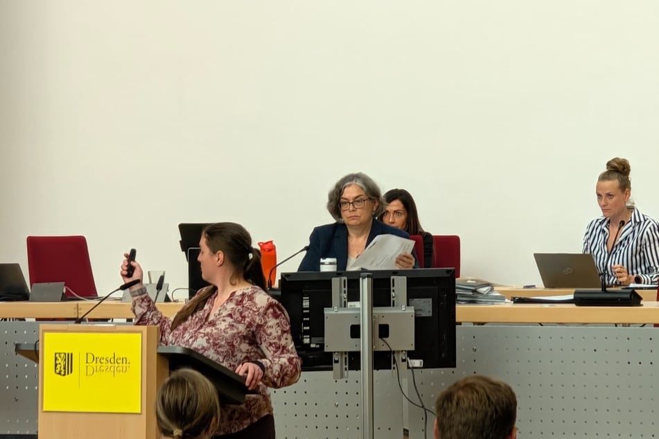 Die Zweite Bürgermeisterin Eva Jähnigen (60, Grüne) übernahm nach Hilberts Abgang die Sitzungsleitung im Stadtrat.