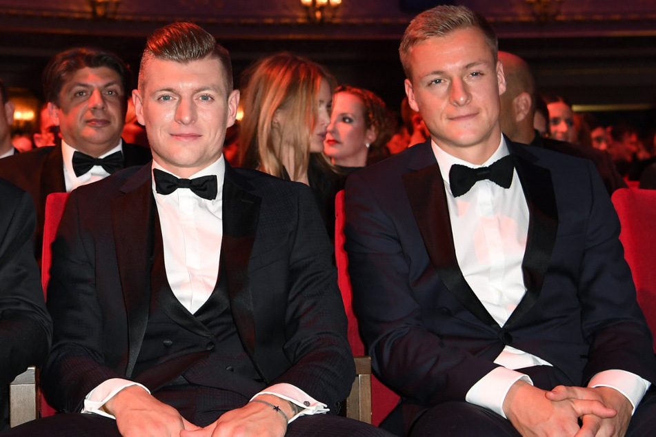 Im feinen Zwirn laufen Toni Kroos (31, links) und sein Bruder Felix Kroos (29) derzeit nicht herum. (Archivbild)