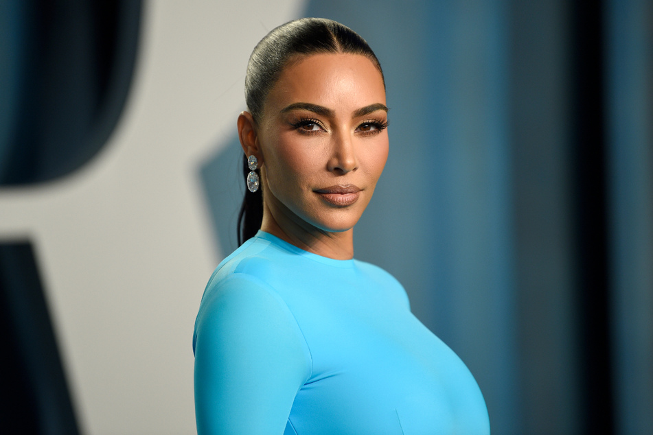 Manche ihrer Outfits seien so enganliegend, dass sie echte Probleme bekomme, offenbarte Kim Kardashian (41).