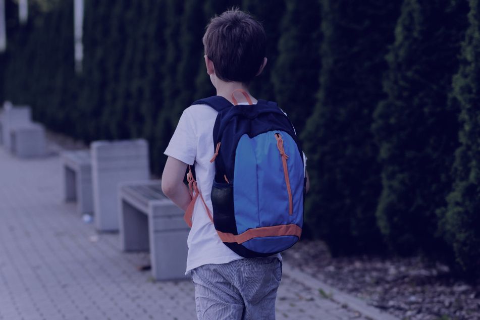 Der Junge wurde in der Nacht von Polizeibeamten gestoppt und nach Hause gebracht. (Symbolbild)