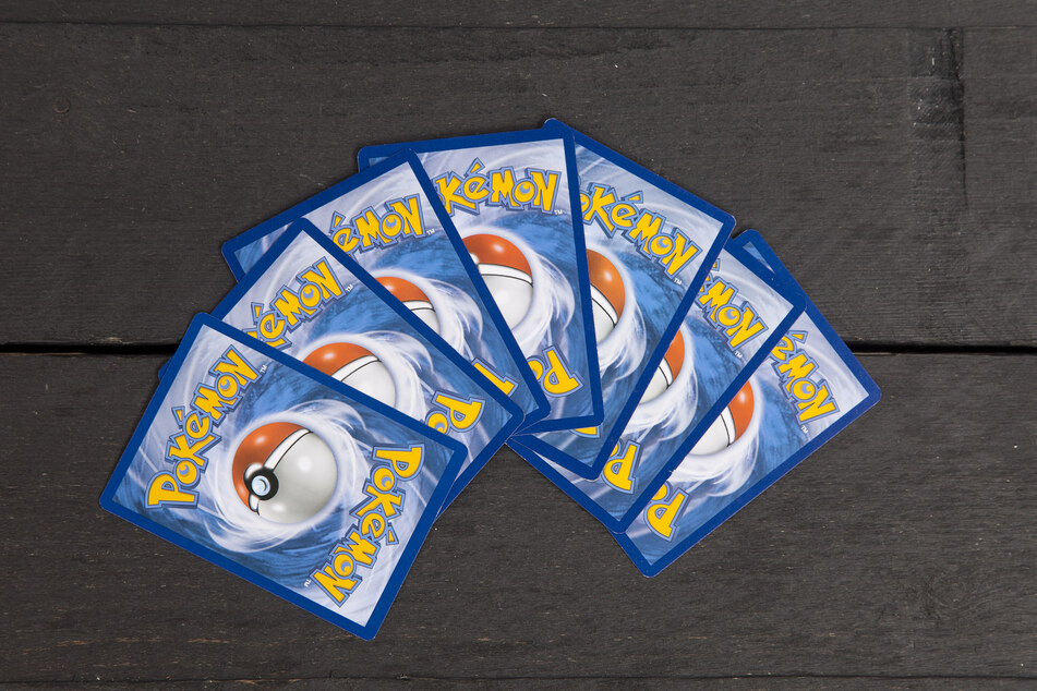 Wegen Pokémon-Karten: Ehepaar wird auf Parkplatz überfallen