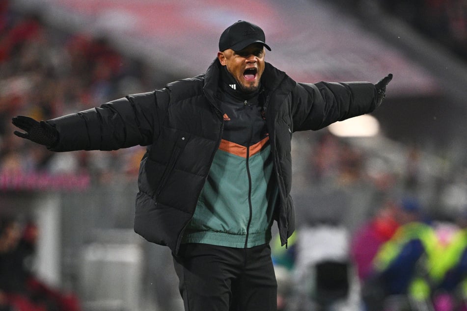 3:0-Erfolg gegen den FC Augsburg! Bayern Münchens Chefcoach Vincent Kompany (38) darf sich auf weitere drei Punkte freuen.