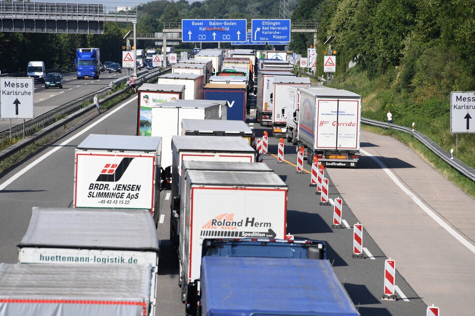 Der Unfall ereignete sich auf der A5 unweit des mittelhessischen Ober-Mörlen. (Symbolfoto)