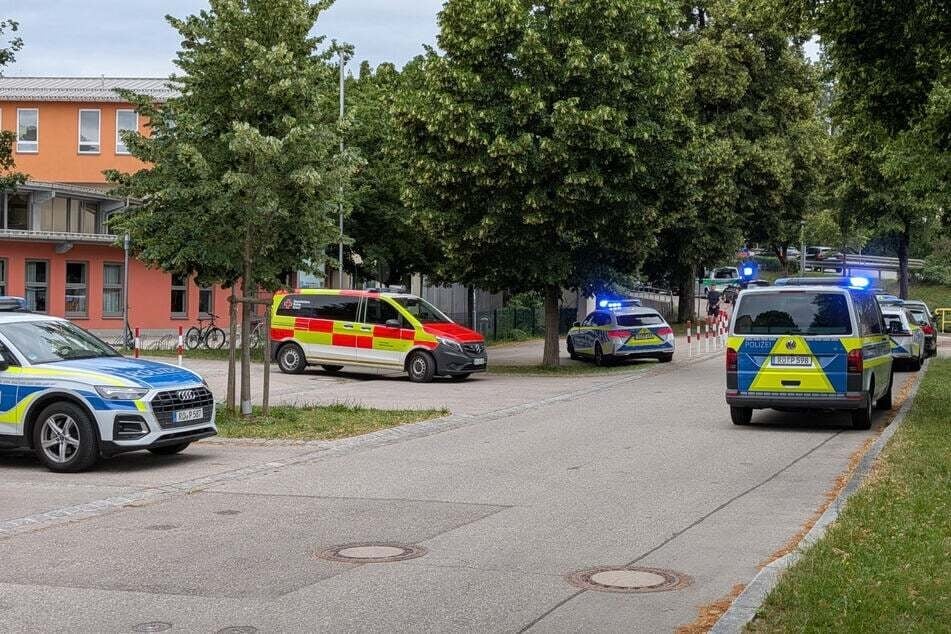 Nach der mutmaßlichen Amoktat an einem Gymnasium im oberbayerischen Schongau geht dort heute die Schule weiter.
