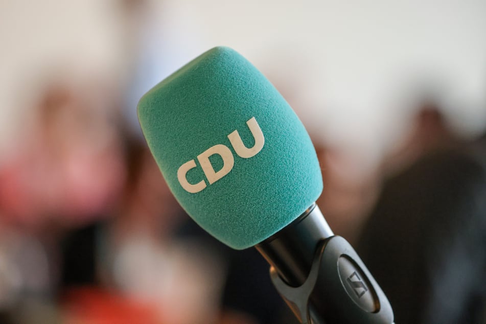 In den letzten Wochen wurden immer wieder Politiker während des Wahlkampfes angegriffen. Die CDU in Halle hat ihre Mitglieder nun dazu aufgefordert, ein paar Tage nicht an Wahlkampfständen zu stehen.