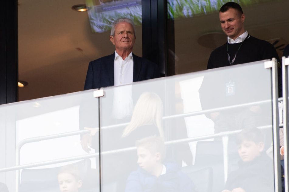 Dietmar Hopp (l.) wurde von einigen Fans des FC Bayern München aufs Übelste beleidigt.