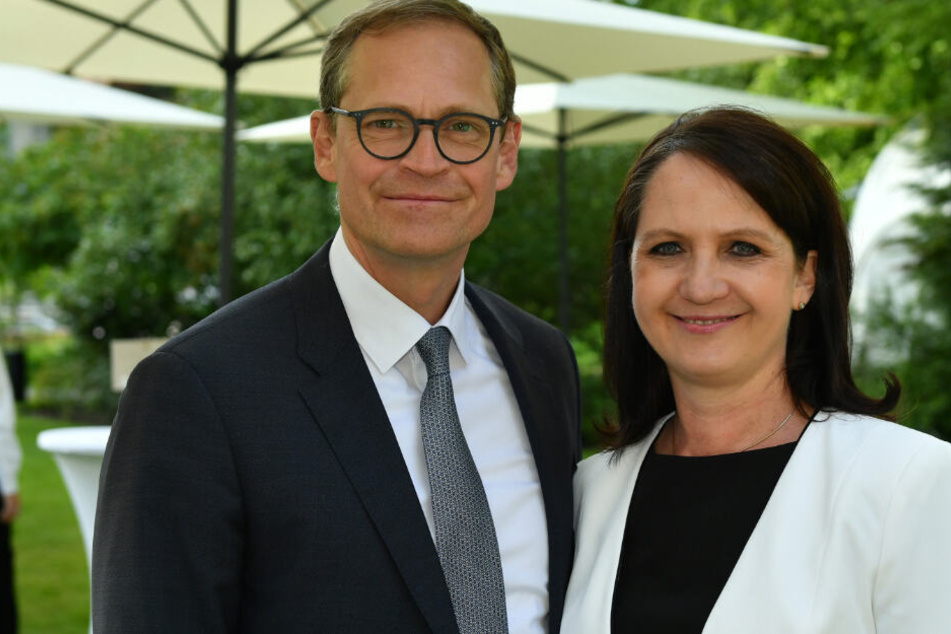 Michael Müller, Regierender Bürgermeister von Berlin, und seine Frau Claudia nehmen an der Queen's Birthday Party in der Residenz des Botschafters von Großbritannien teil.