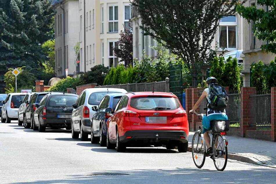 Die Stadt Dresden prüft die Einrichtung eines Radwegs an der Nöthnitzer Straße.