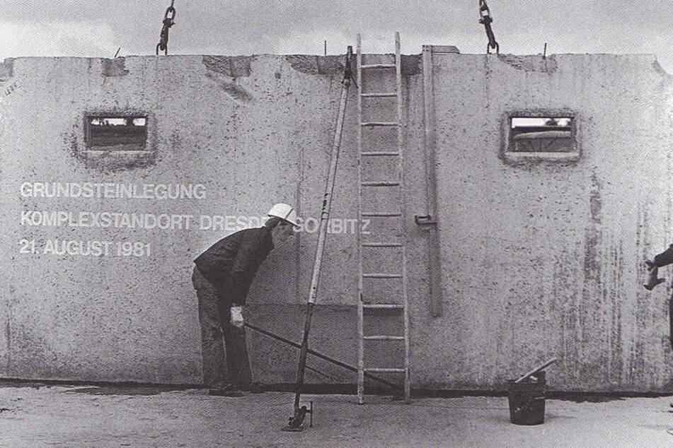 Ein Archivfoto der Grundsteinlegung in Gorbitz aus dem Jahr 1981.