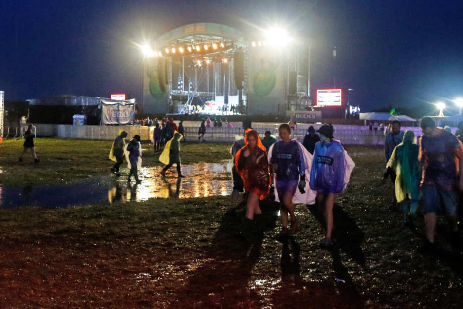 Nach heftigen Regengüssen am Freitagabend stand das Gelände unter Wasser.