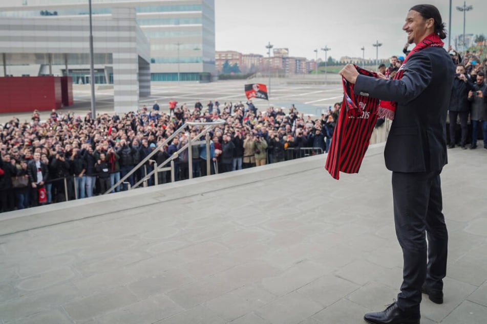 Ibrahimovic bei seiner Ankunft in Mailand. Die Tifosi waren außer sich.