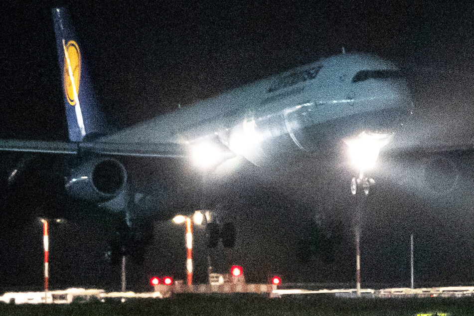Lufthansa-Maschine mit Evakuierten aus Kabul in Frankfurt gelandet