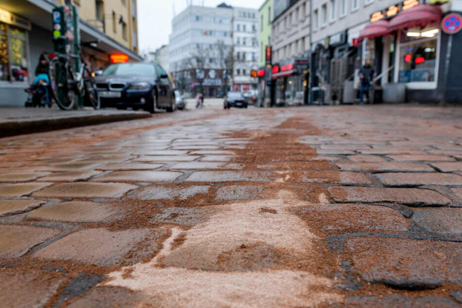 Die mit Bindemittel bedeckte Ölspur verlief in der Silbersackstraße.
