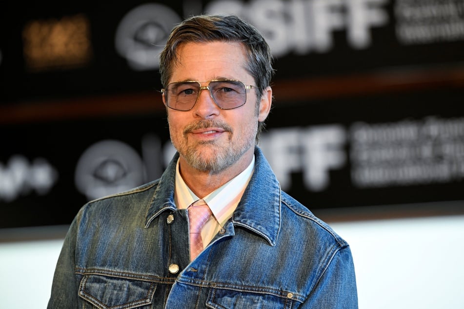 Brad Pitt (62) soll während eines Privatfluges gegenüber einem seiner Kinder "verbal ausfallend" und "körperlich" geworden sein.