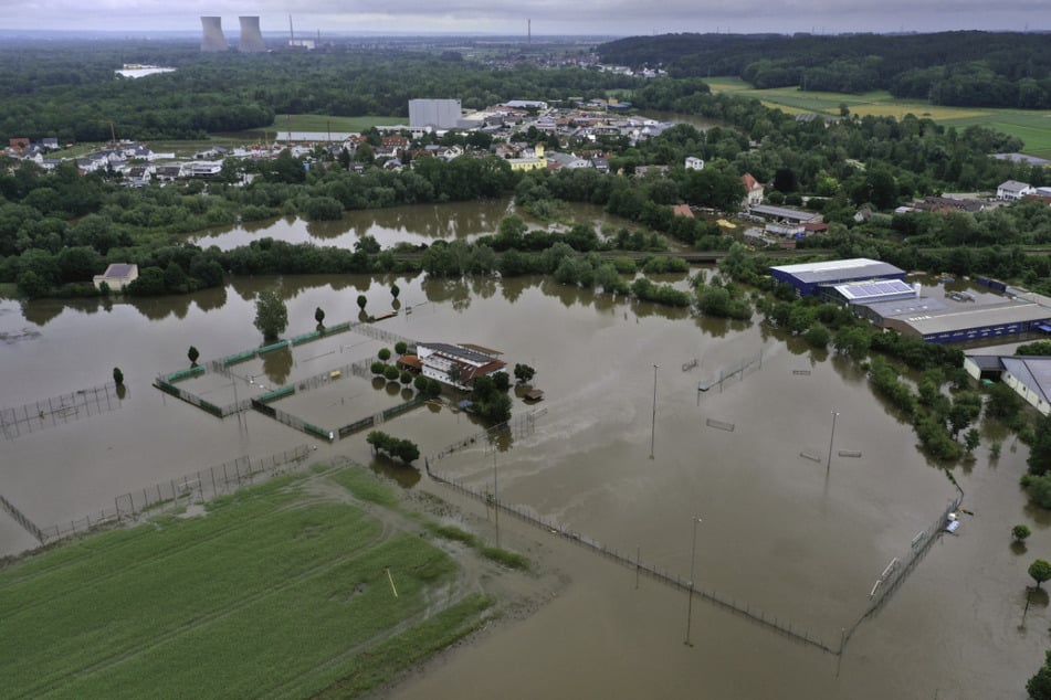 Hochwasser in Bayern: Weitere Dammbrüche in Schwaben befürchtet!