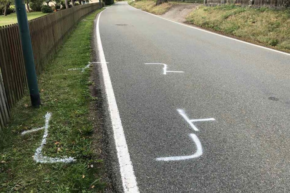 Die Frau lief augenscheinlich am Straßenrand, als es zu dem Unfall kam.