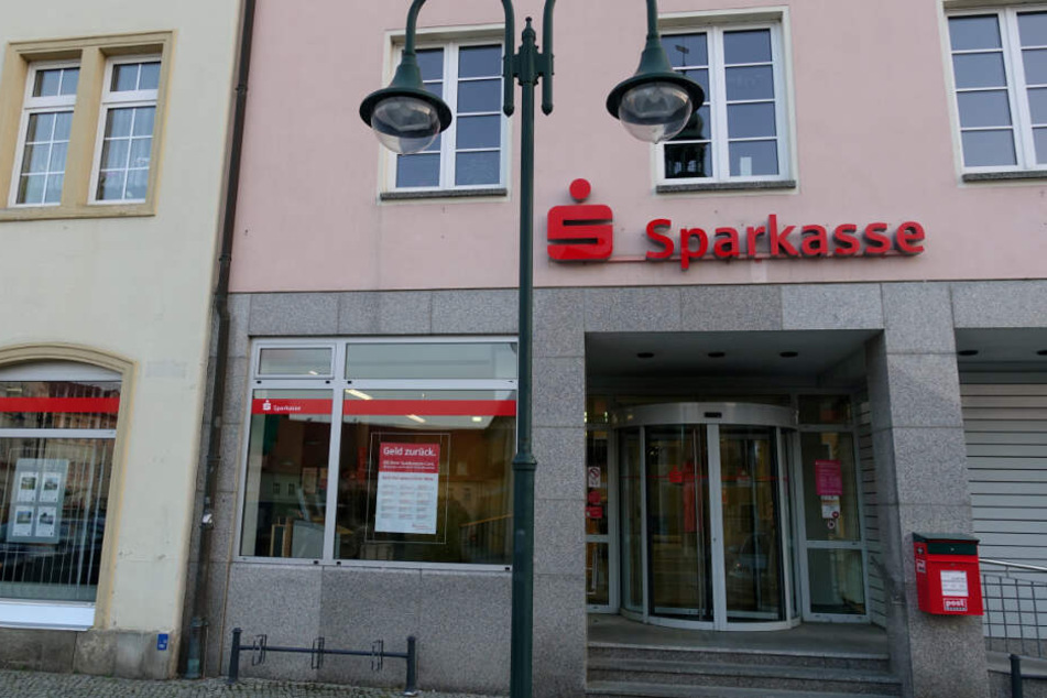 In dieser Bank wurde der Gasgeruch entdeckt.
