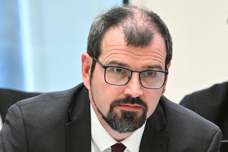 Bildungsminister Steffen Freiberg (44, SPD) hat den betroffenen Schulleiter in Schutz genommen.