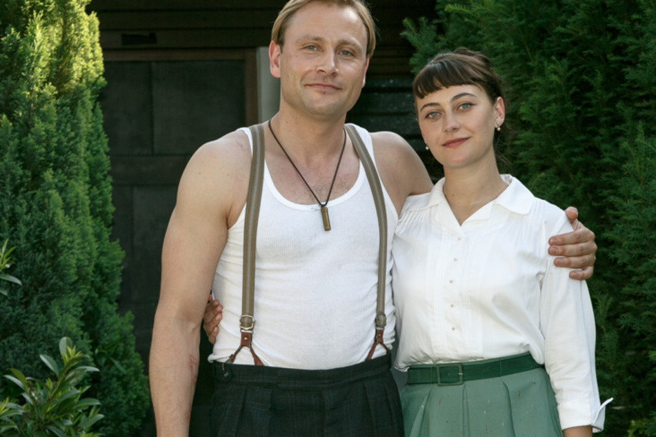 Max Riemelt (37) und Mercedes Müller (24) in der Serie "Bonn".