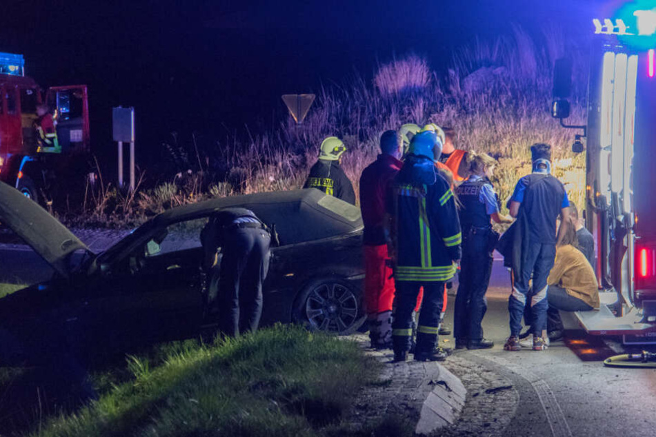 Feuerwehr, Polizei und Sanitäter rückten zu dem Unfall an.