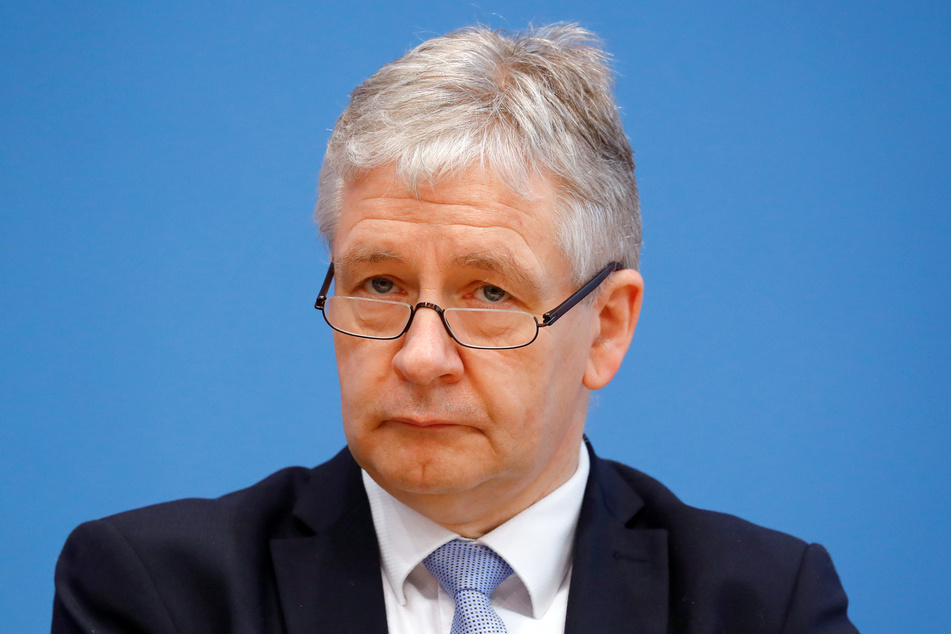 Der Präsident der deutschen Intensivmediziner, Gernot Marx, ist zuversichtlich, dass Deutschland die Corona-Pandemie in der zweiten Jahreshälfte unter Kontrolle bekommen kann.