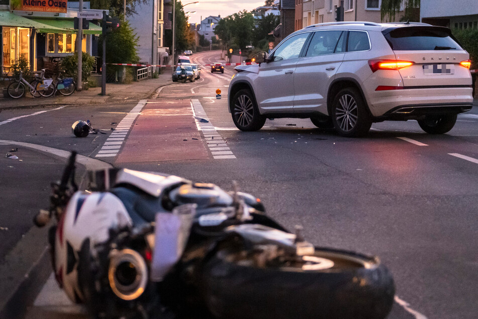 Bei dem Crash wurde der 33-jährige Motorradfahrer schwer verletzt.