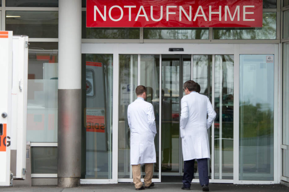 Trotz umgehend eingeleiteter Rettungsmaßnahmen verstarb der Arbeiter noch an er Unfallstelle. (Symbolbild)