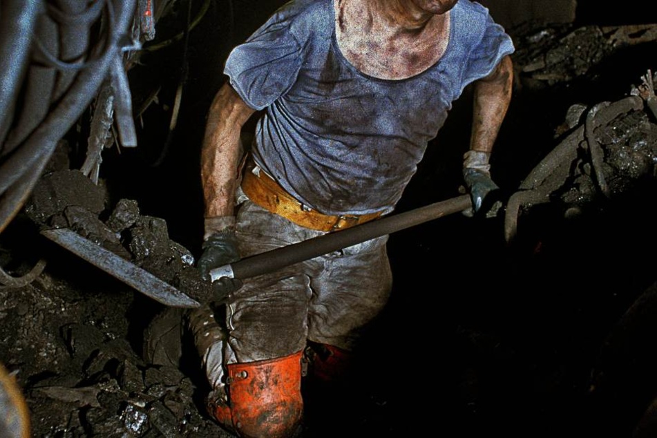 Bei der Nachbereitung in dem Bergwerk wurde der Arbeiter in einer Tür eingeklemmt. (Symbolbild)