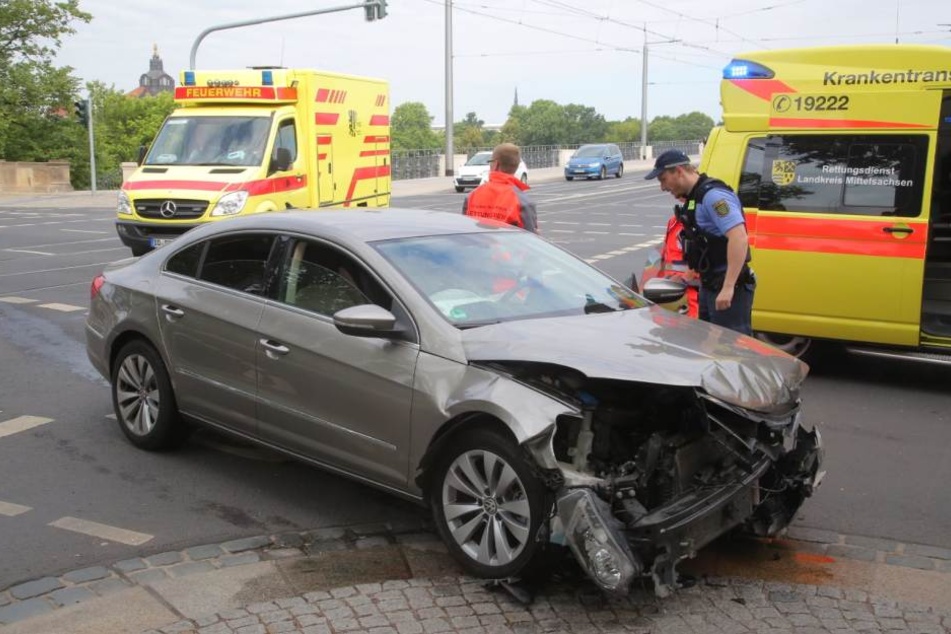 Der VW wurde beim Crash demoliert.