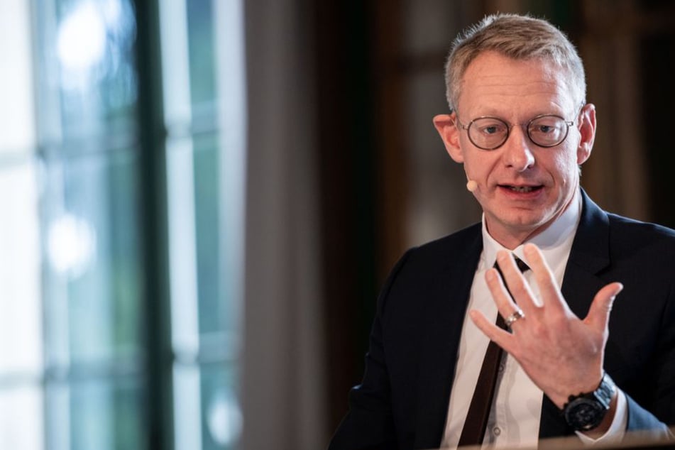 Gehaltsregel im Profifußball: Sportökonom sieht eine ganz große Gefahr