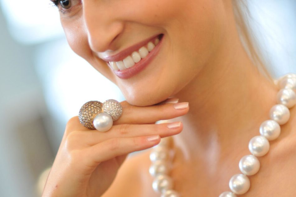 Auf der Messe Inhorgenta werden Schmuck, Uhren, Design, Edelsteine und neue Technologien der Branche in München vorgestellt.