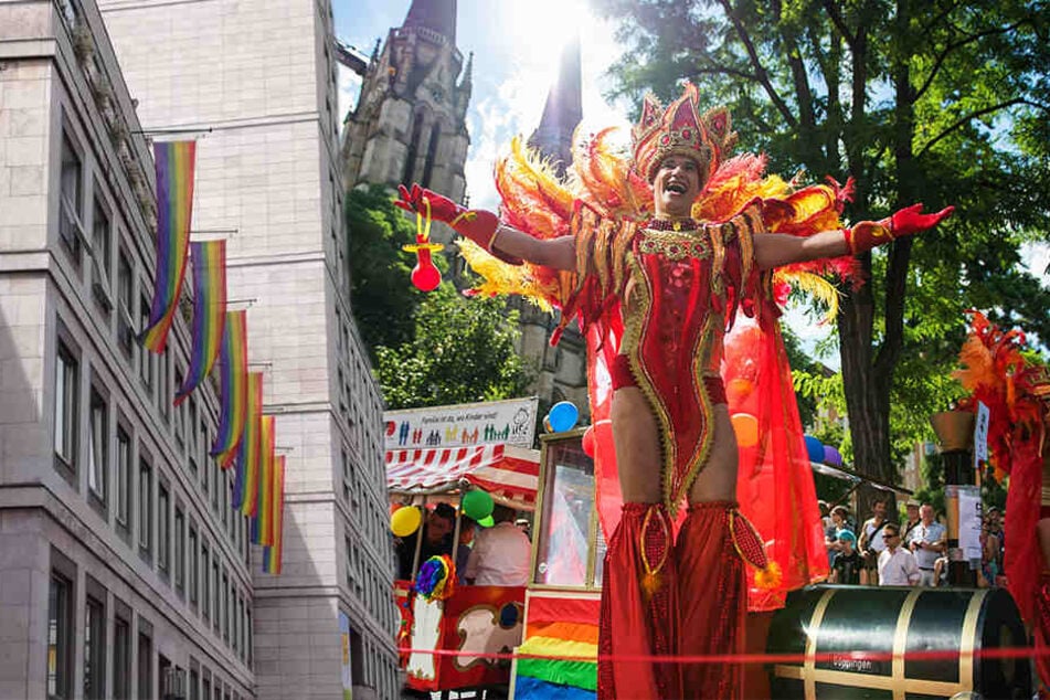 CSD-Parade verwandelt Stuttgarter City in bunte Partymeile!