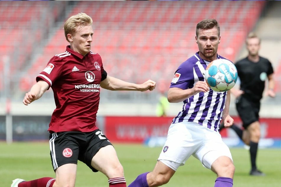 Anthony Barylla (24, r., gegen Nürnbergs Mats Möller-Daehli (26)) spielte immer, kam aber zuletzt im linken Mittelfeld zum Einsatz - nicht seine Position.