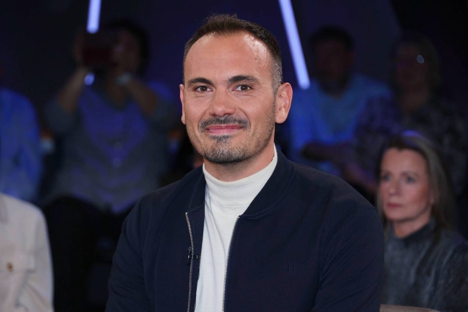 Ibrahim Naber (34) erzählte bei der "NDR Talk Show" am Freitag von Erlebnissen aus der Ukraine im Rahmen seiner Kriegsberichterstattung.