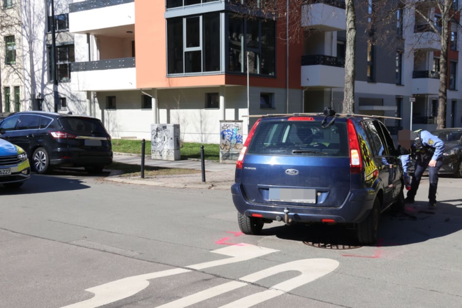 Unfall in Chemnitz: Doppelter Ford-Crash auf Kreuzung