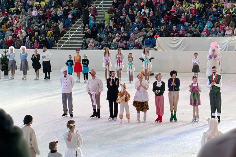 Die jungen Läufer des Chemnitzer Eislauf-Clubs e.V. bringen ab 4. Dezember "König Drosselbart" mit viel Herz aufs Eis.