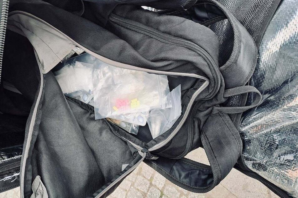 Die übrigen Drogen lagerte der mutmaßliche Dealer in einer Kühltasche auf seinem Fahrrad.