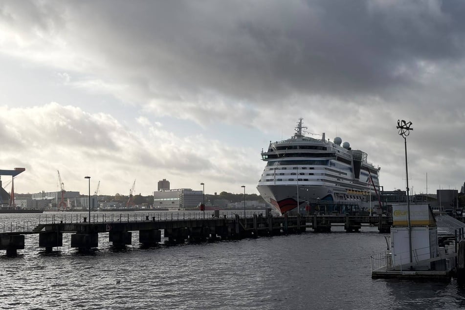 So ist das Wetter aktuell im Kieler Hafen. Hier ankert die AIDA Bela, die heute auf Norwegen-Tour geht.